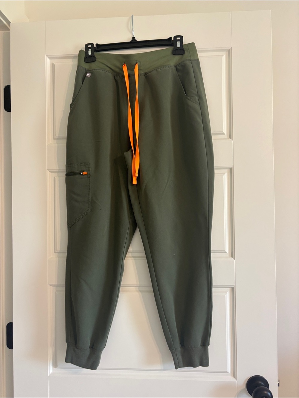 Women’s Figs Moss Zamora Jogger Scrubs Pants size Medium Petite